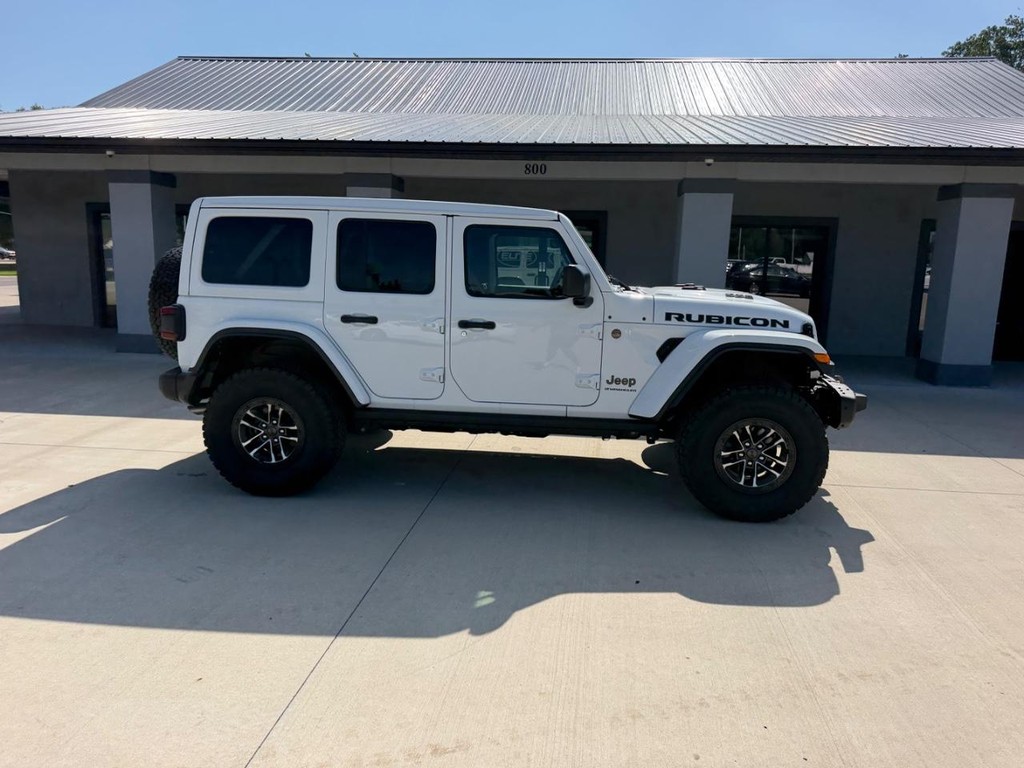 Jeep Wrangler Vehicle Full-screen Gallery Image 2