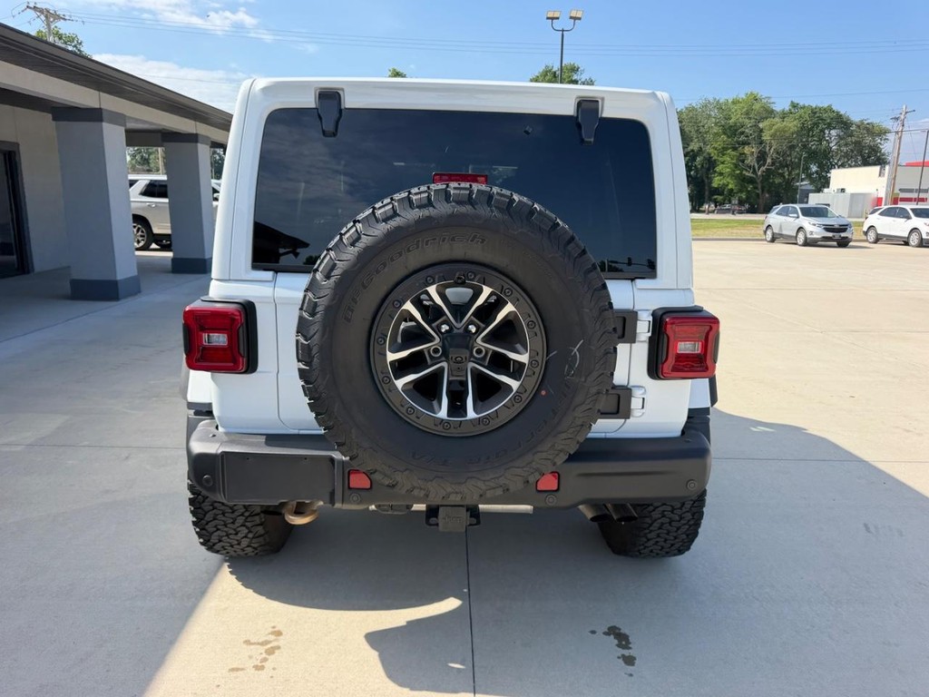 Jeep Wrangler Vehicle Full-screen Gallery Image 4