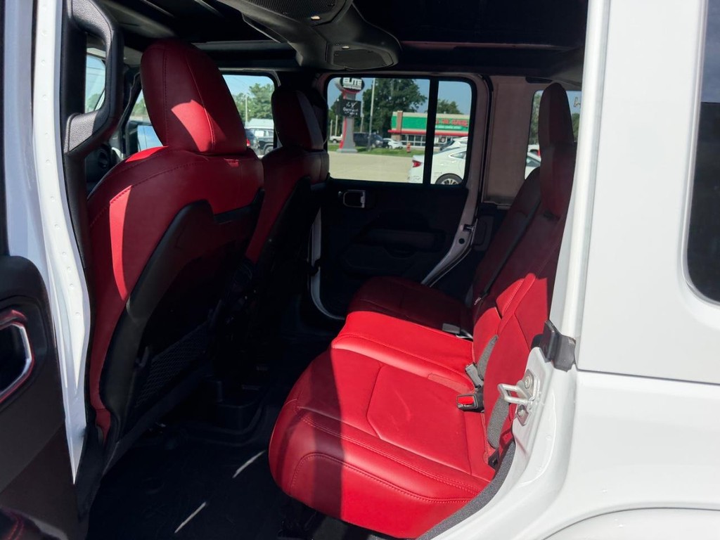 Jeep Wrangler Vehicle Full-screen Gallery Image 7