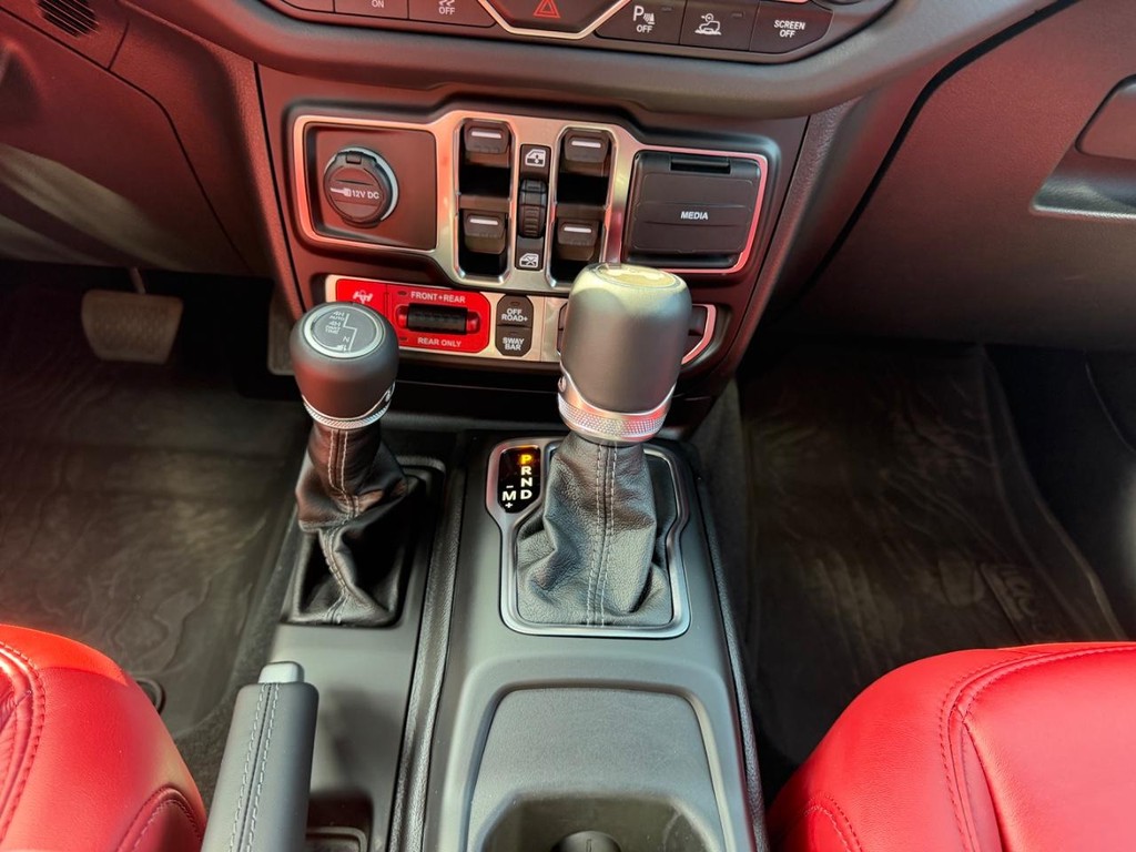 Jeep Wrangler Vehicle Full-screen Gallery Image 14