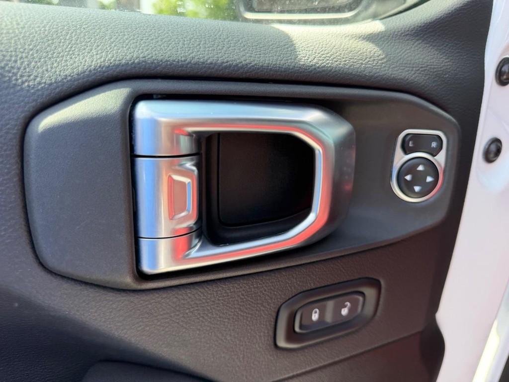 Jeep Wrangler Vehicle Full-screen Gallery Image 16