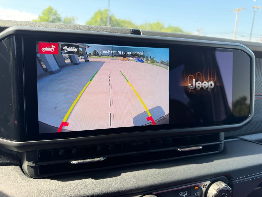 Jeep Wrangler Vehicle Full-screen Gallery Image 19