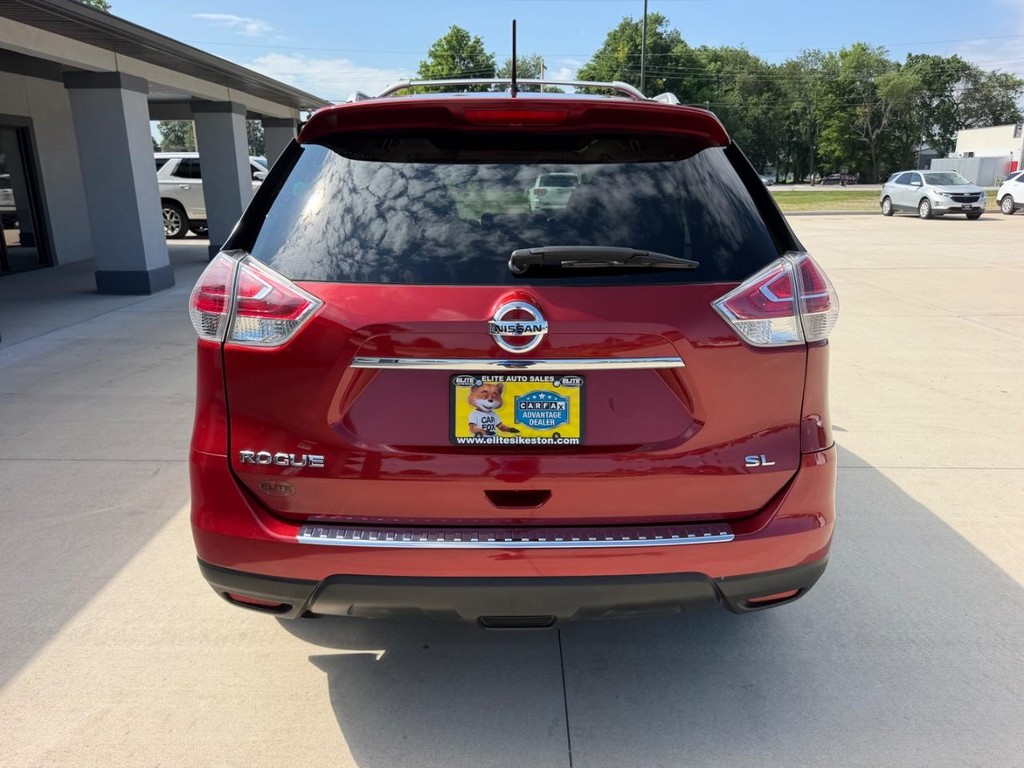 Nissan Rogue Vehicle Full-screen Gallery Image 4
