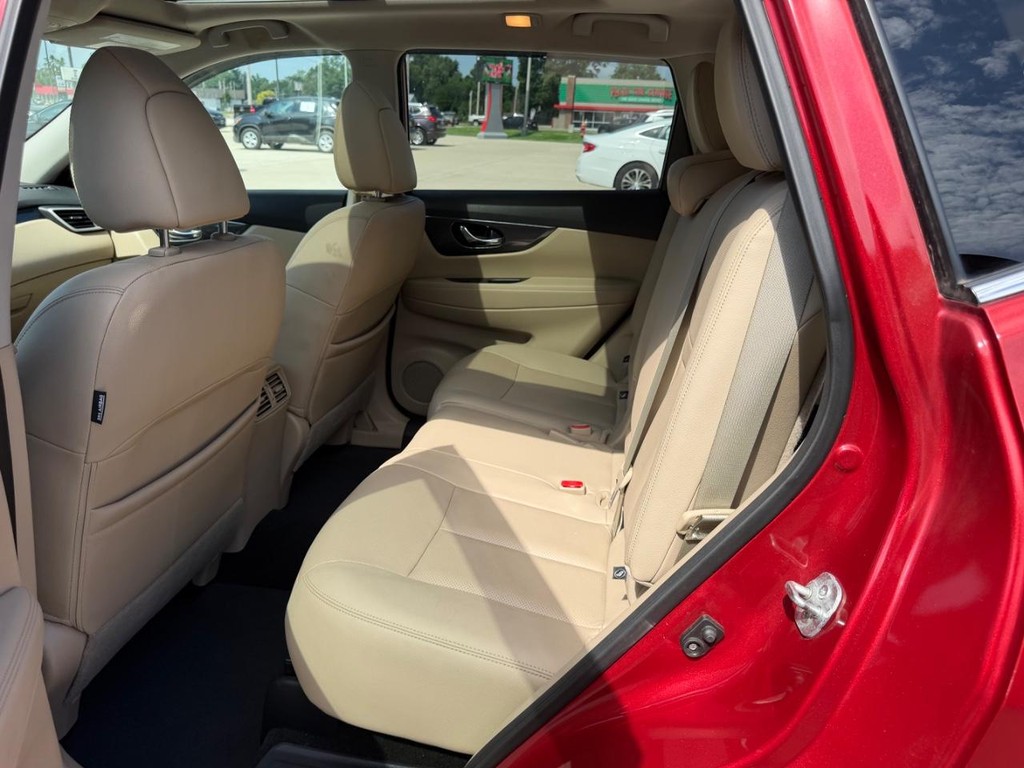 Nissan Rogue Vehicle Full-screen Gallery Image 8