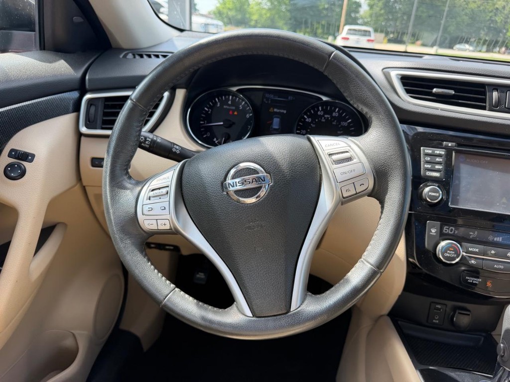 Nissan Rogue Vehicle Full-screen Gallery Image 11
