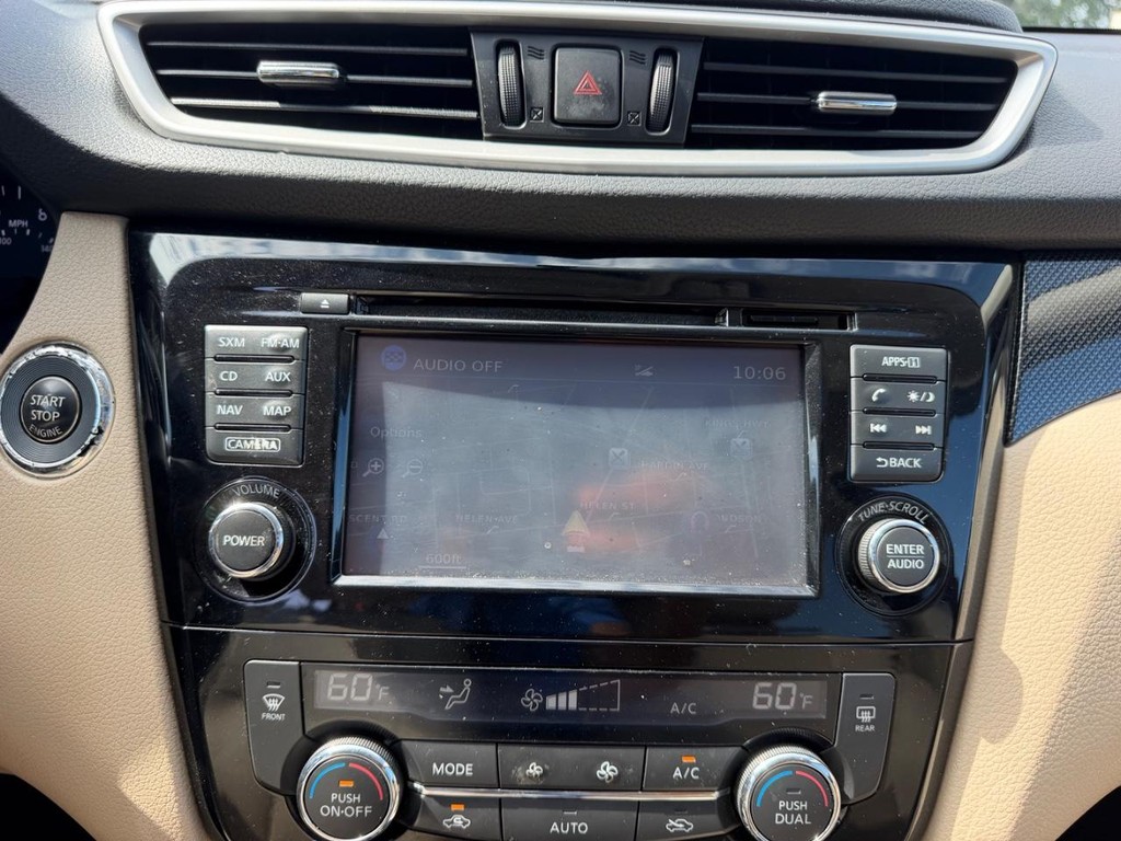 Nissan Rogue Vehicle Full-screen Gallery Image 14