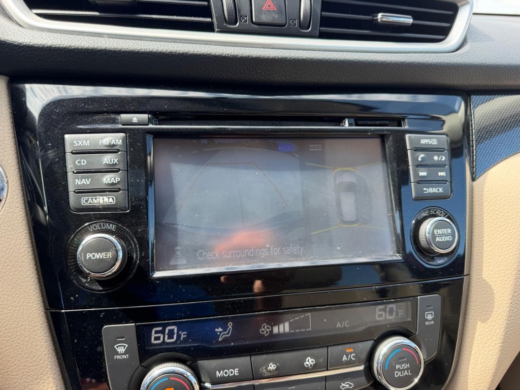 Nissan Rogue Vehicle Full-screen Gallery Image 21
