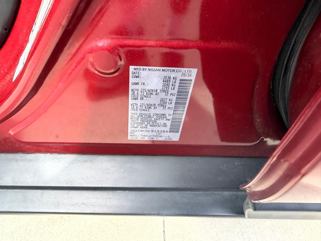 Nissan Rogue Vehicle Full-screen Gallery Image 22