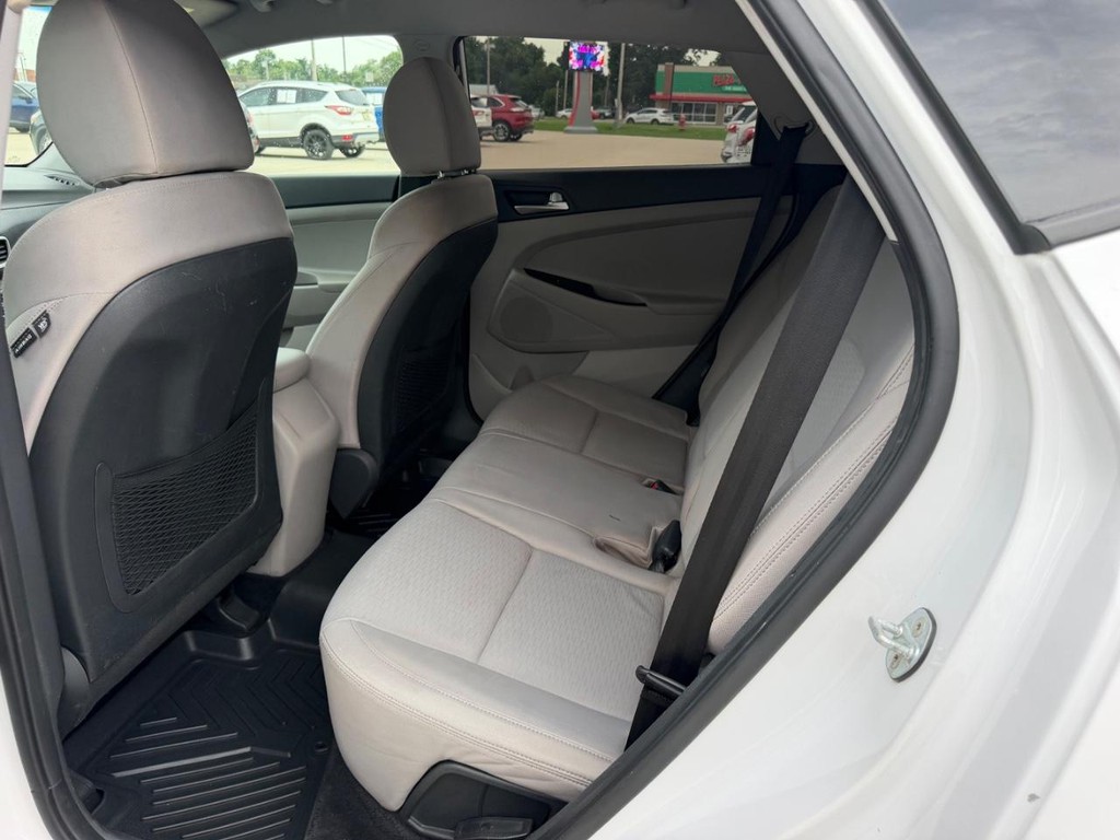 Hyundai Tucson Vehicle Full-screen Gallery Image 07