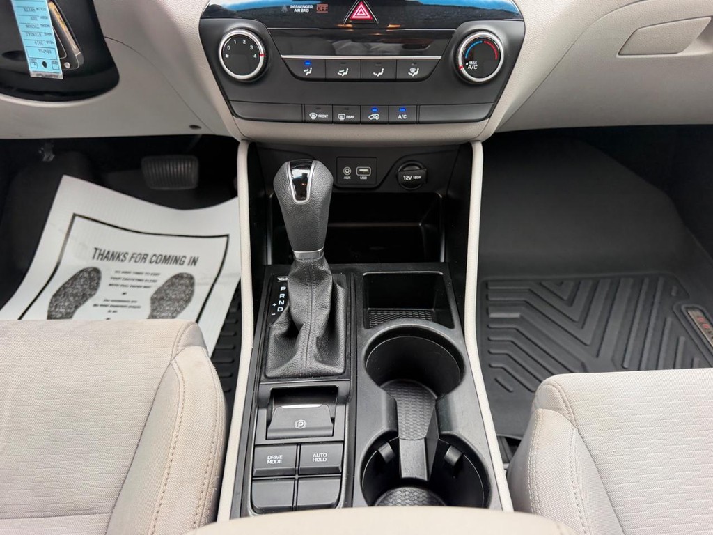 Hyundai Tucson Vehicle Full-screen Gallery Image 14