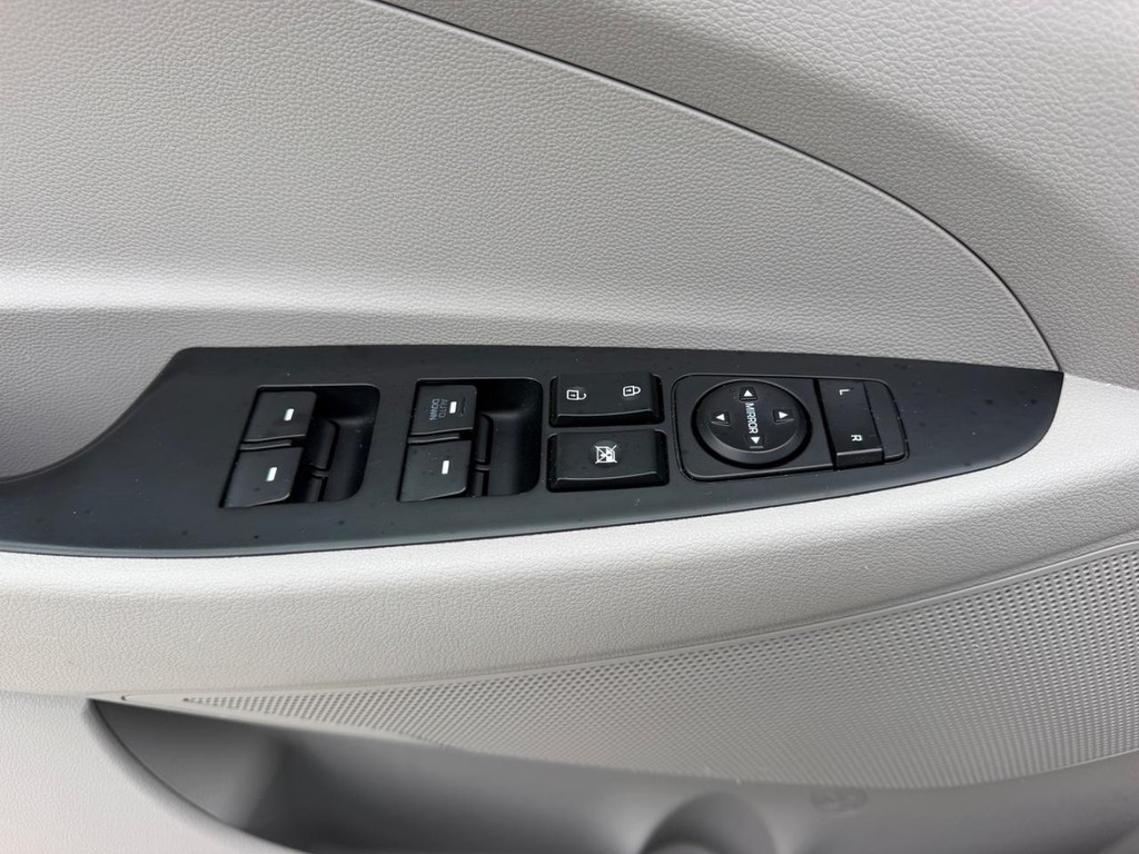 Hyundai Tucson Vehicle Full-screen Gallery Image 16