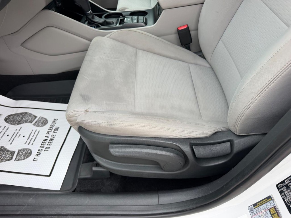 Hyundai Tucson Vehicle Full-screen Gallery Image 17
