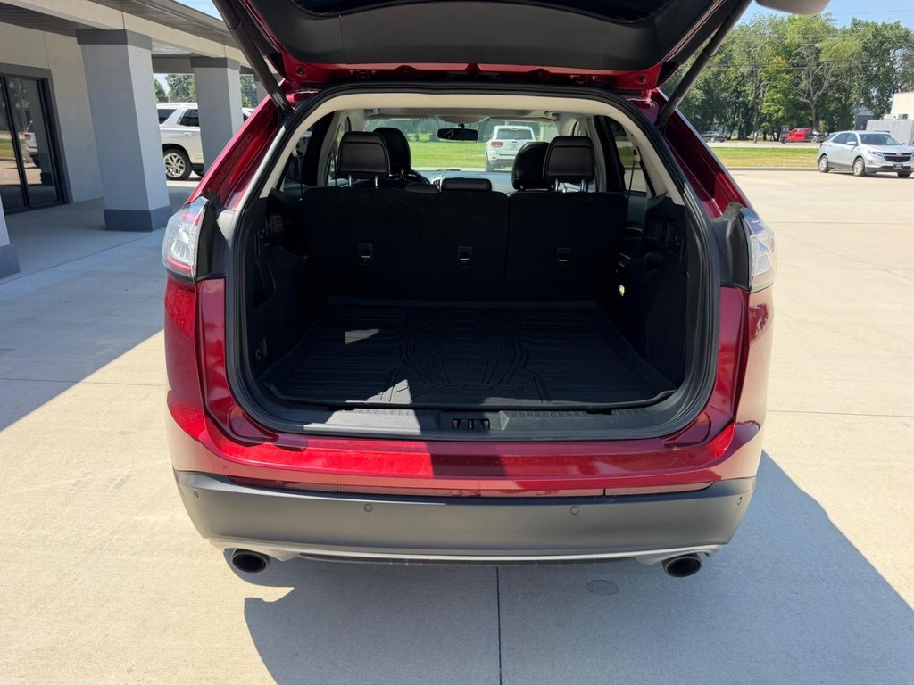 Ford Edge Vehicle Full-screen Gallery Image 05
