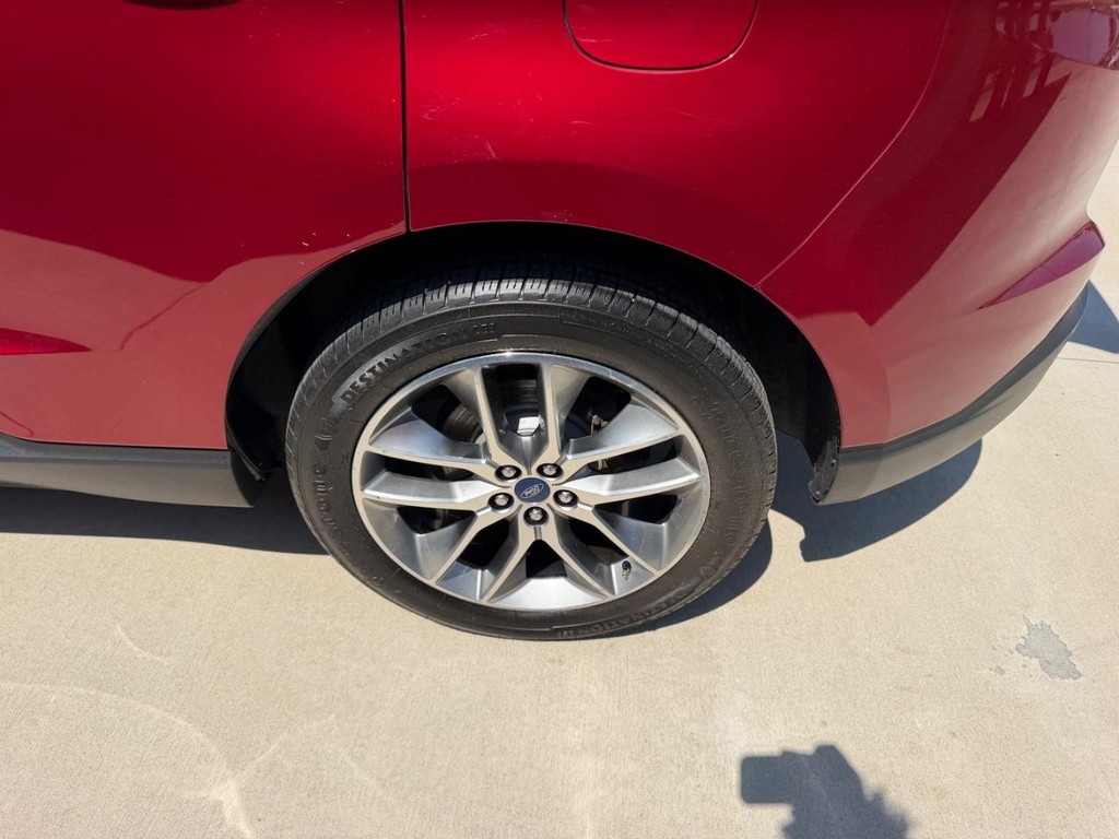 Ford Edge Vehicle Full-screen Gallery Image 07