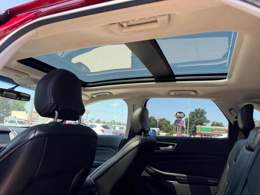 Ford Edge Vehicle Full-screen Gallery Image 09