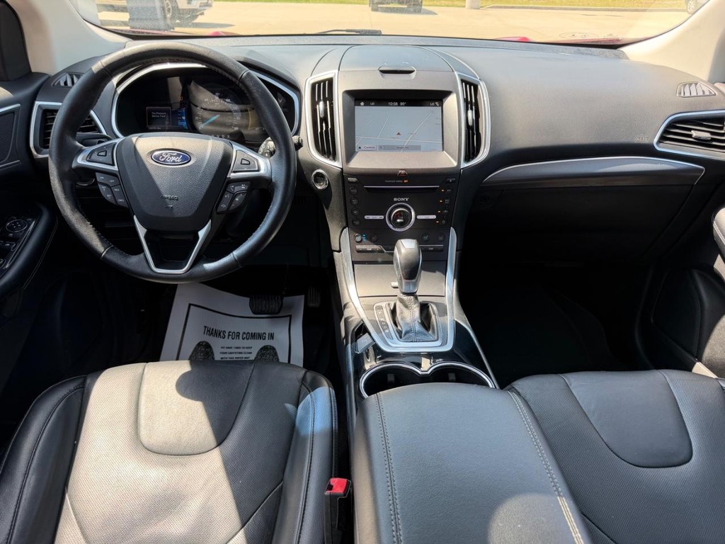 Ford Edge Vehicle Full-screen Gallery Image 10