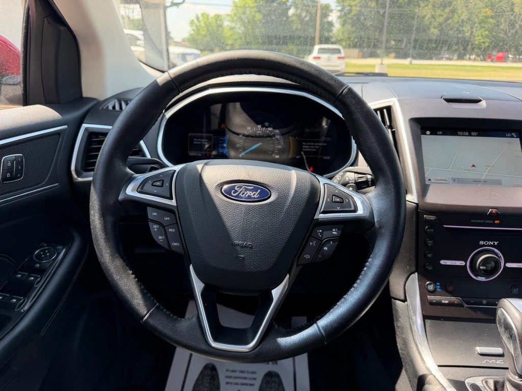 Ford Edge Vehicle Full-screen Gallery Image 11