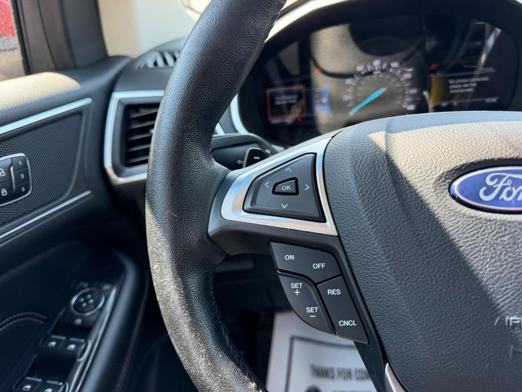 Ford Edge Vehicle Full-screen Gallery Image 12