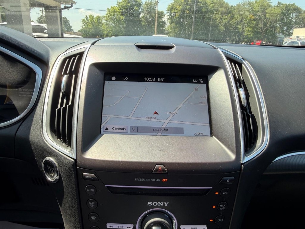 Ford Edge Vehicle Full-screen Gallery Image 14