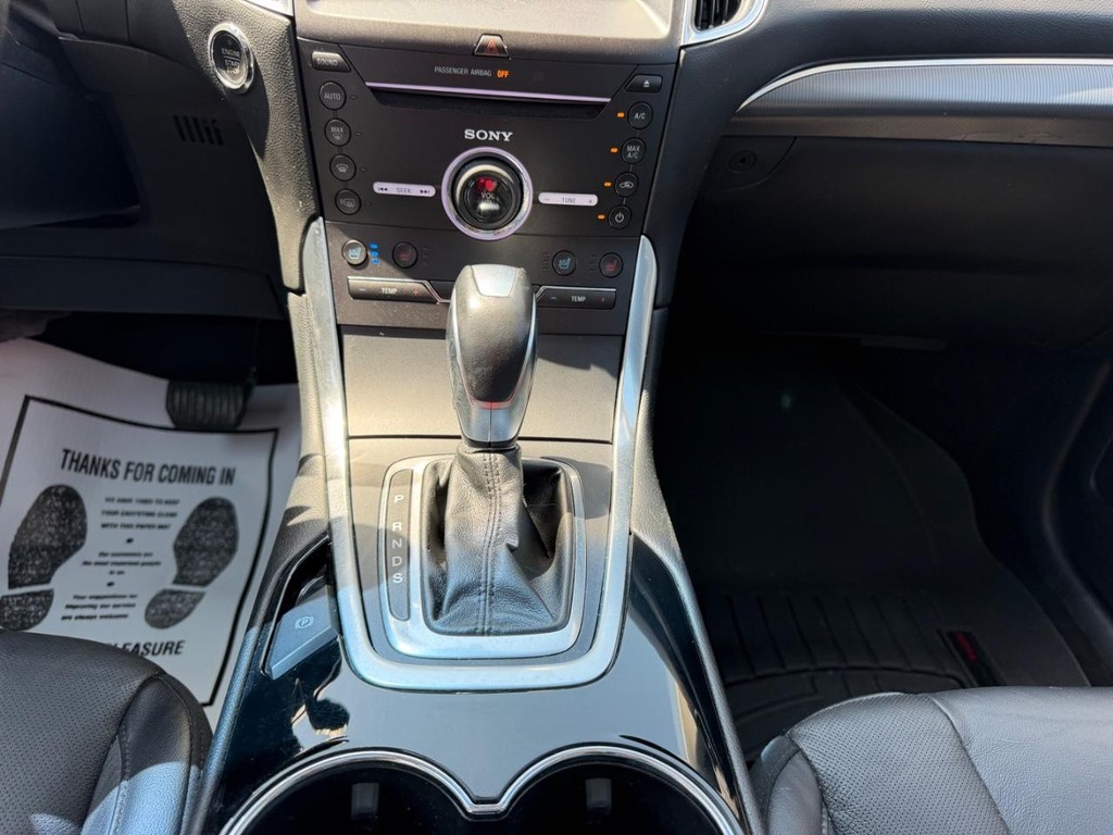 Ford Edge Vehicle Full-screen Gallery Image 16