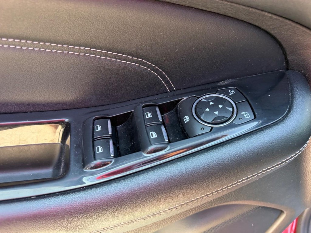 Ford Edge Vehicle Full-screen Gallery Image 18
