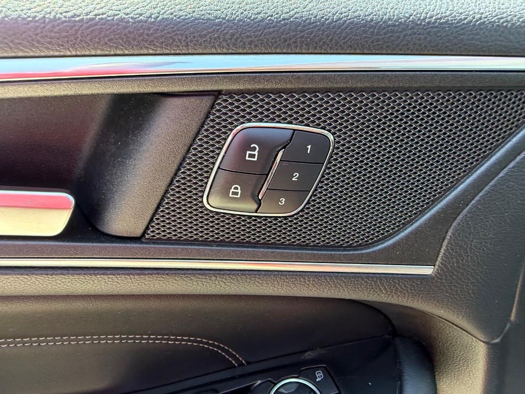 Ford Edge Vehicle Full-screen Gallery Image 19