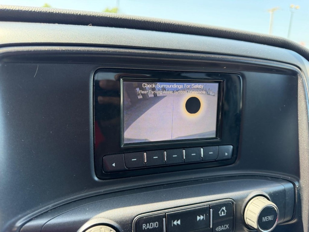 Chevrolet Silverado 1500 Vehicle Full-screen Gallery Image 17