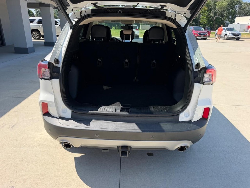 Ford Escape Vehicle Full-screen Gallery Image 5
