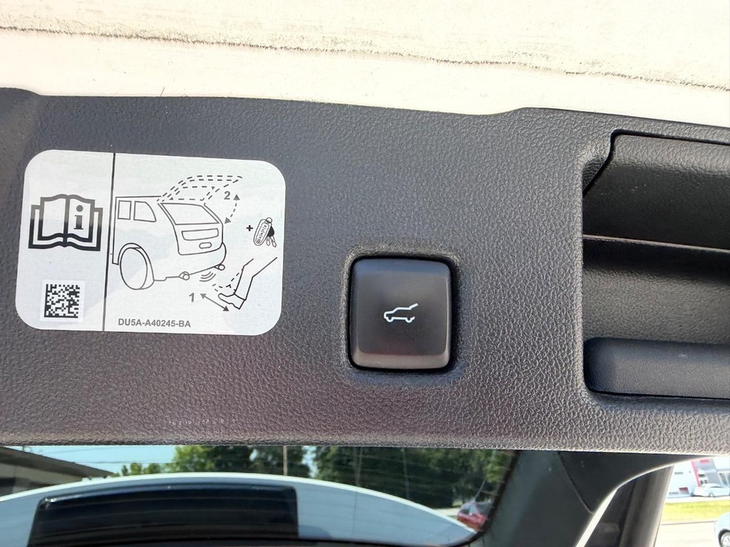 Ford Escape Vehicle Full-screen Gallery Image 6