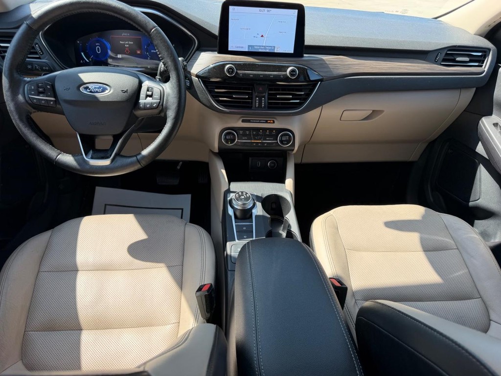 Ford Escape Vehicle Full-screen Gallery Image 9