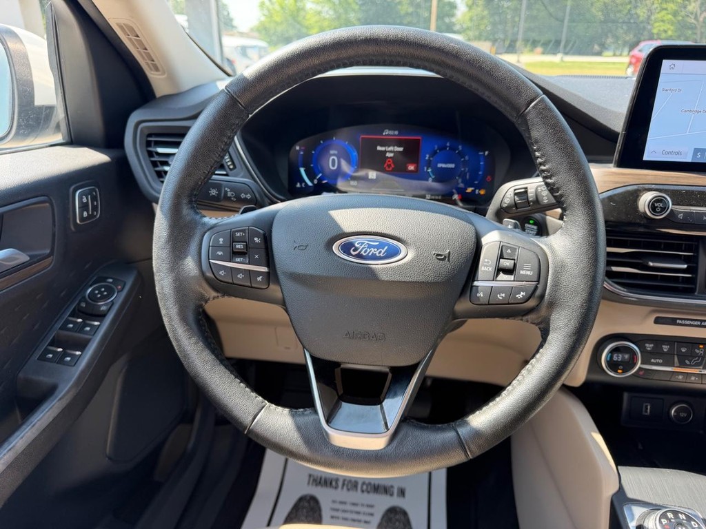 Ford Escape Vehicle Full-screen Gallery Image 10