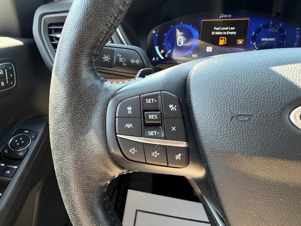 Ford Escape Vehicle Full-screen Gallery Image 11