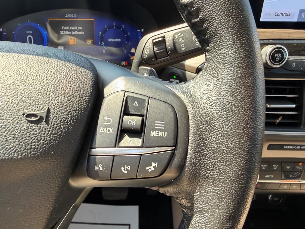 Ford Escape Vehicle Full-screen Gallery Image 12