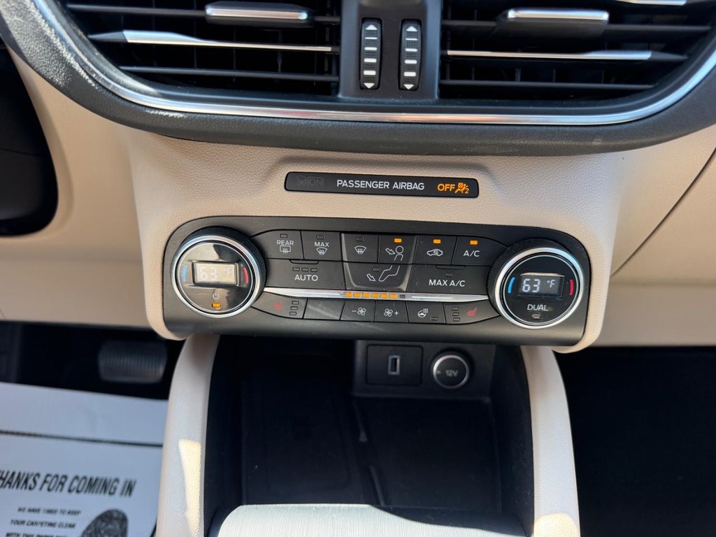Ford Escape Vehicle Full-screen Gallery Image 14