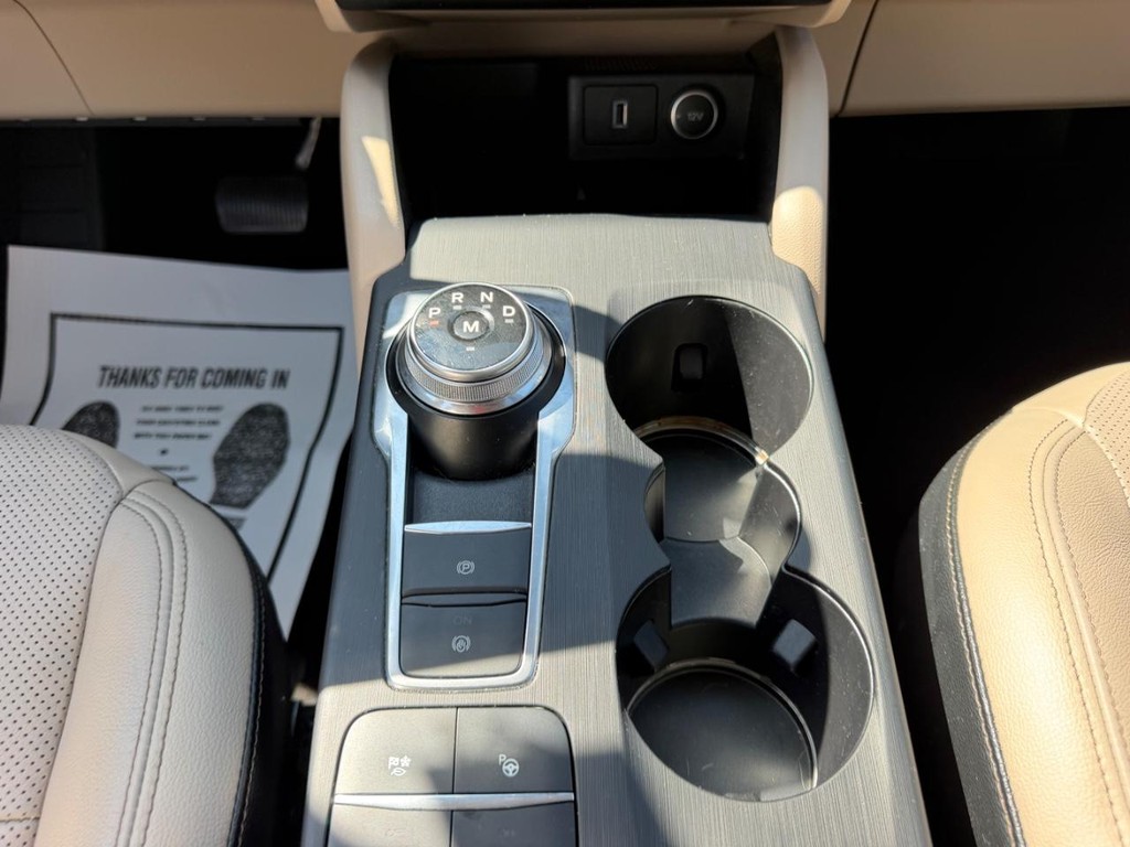 Ford Escape Vehicle Full-screen Gallery Image 15