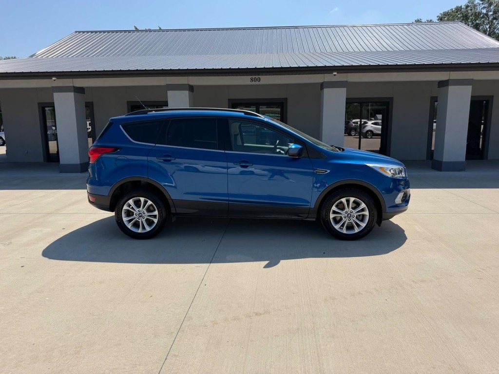 Ford Escape Vehicle Full-screen Gallery Image 2