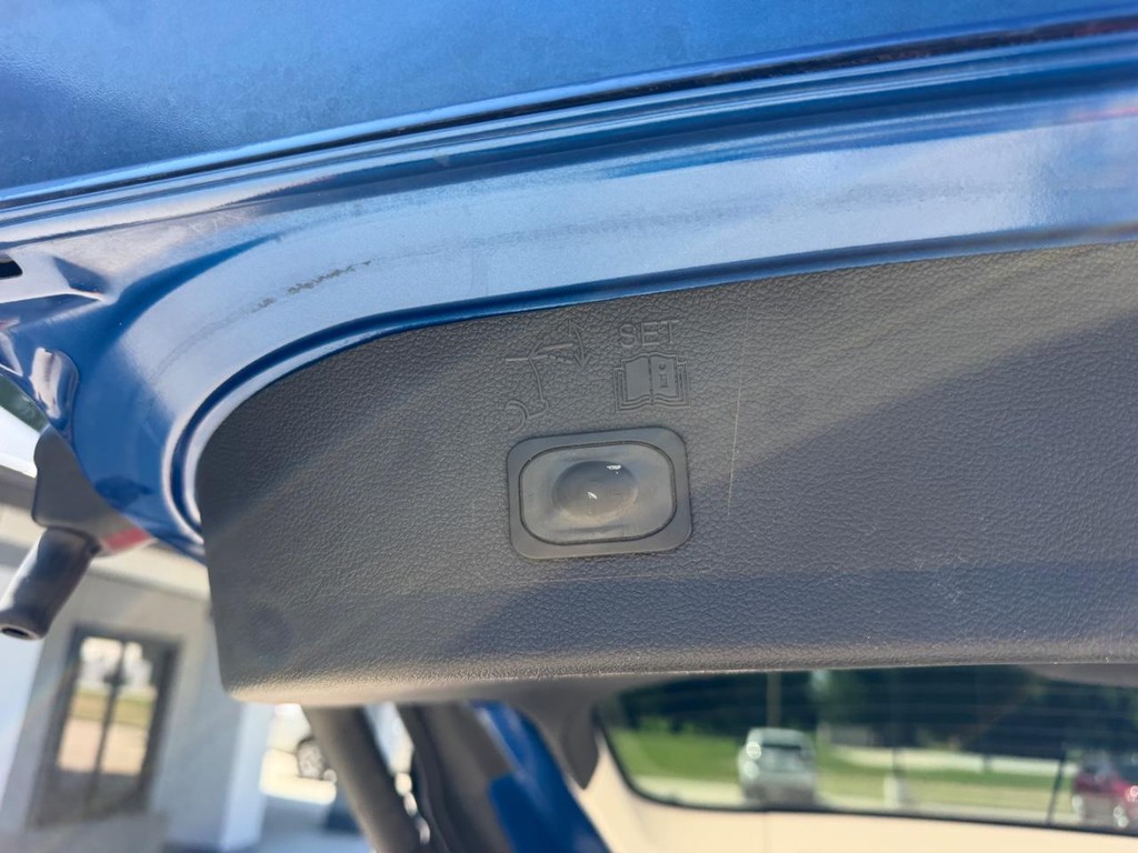 Ford Escape Vehicle Full-screen Gallery Image 6