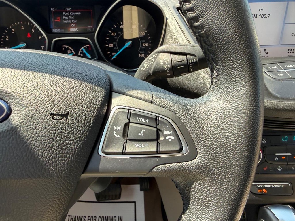 Ford Escape Vehicle Full-screen Gallery Image 12