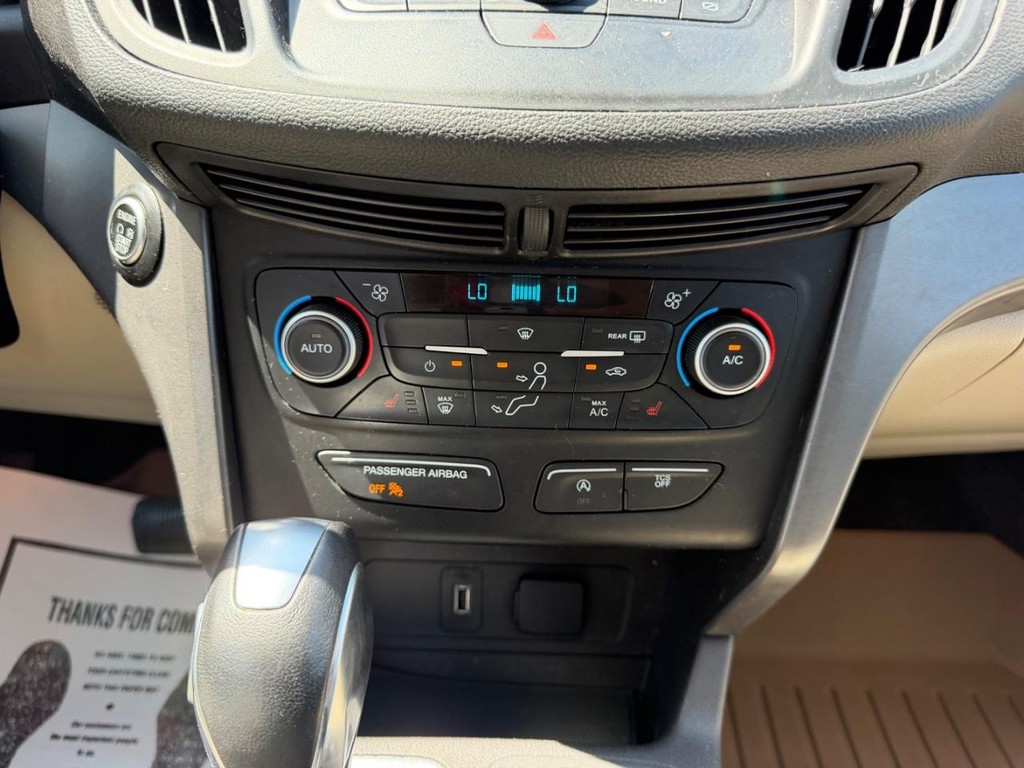 Ford Escape Vehicle Full-screen Gallery Image 14
