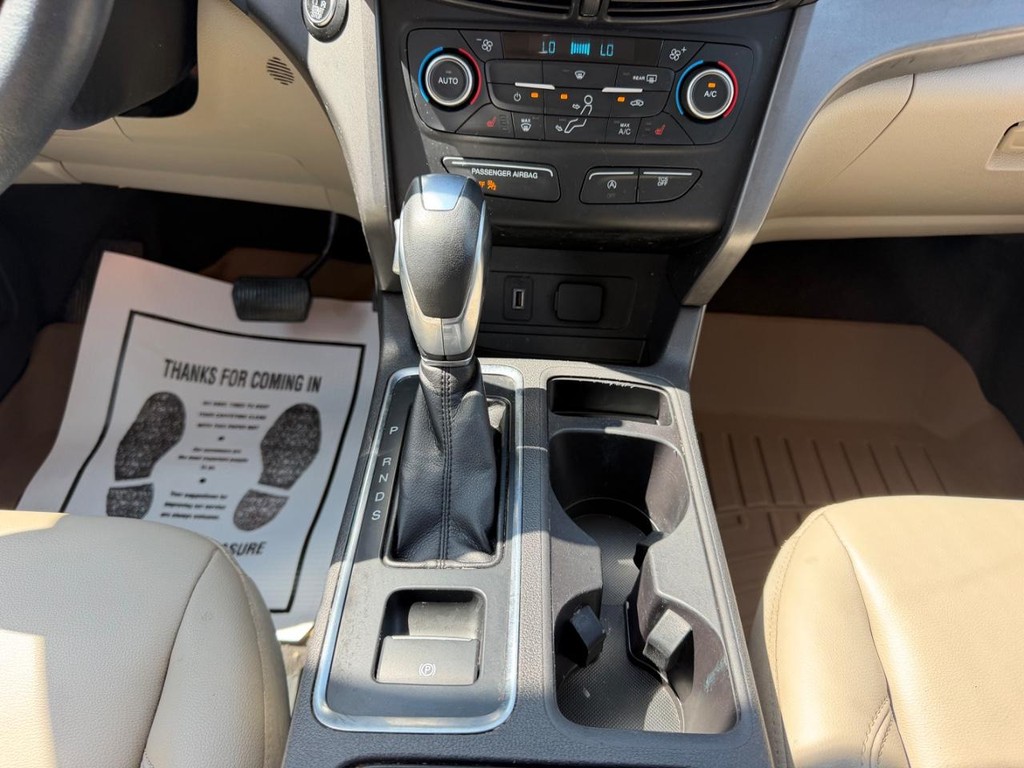 Ford Escape Vehicle Full-screen Gallery Image 15