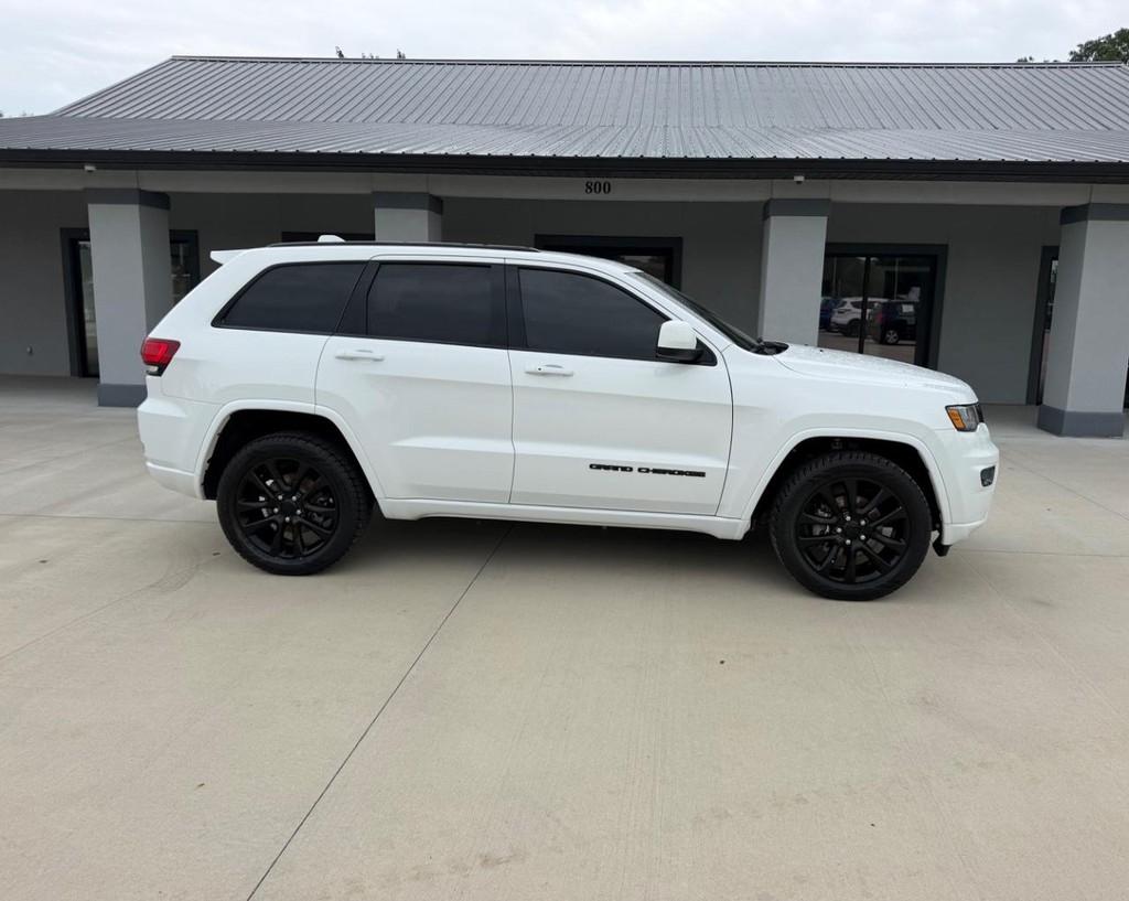 Jeep Grand Cherokee Vehicle Full-screen Gallery Image 2