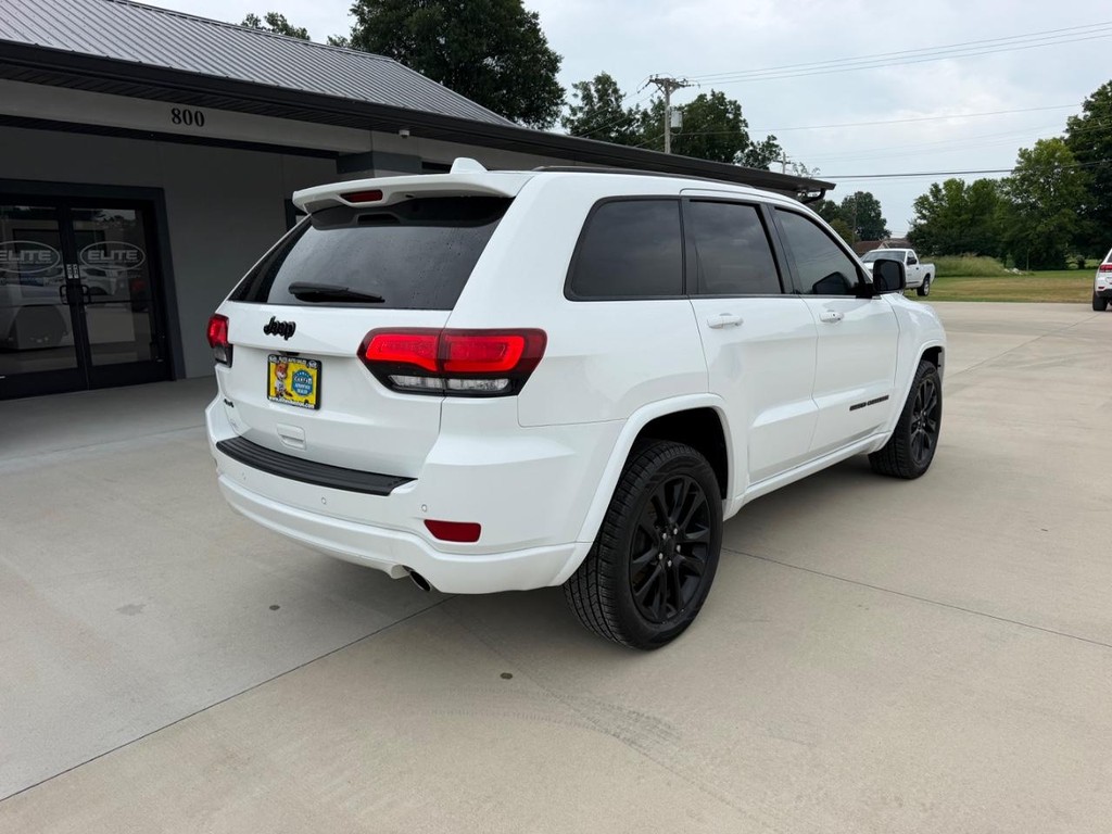 Jeep Grand Cherokee Vehicle Full-screen Gallery Image 3