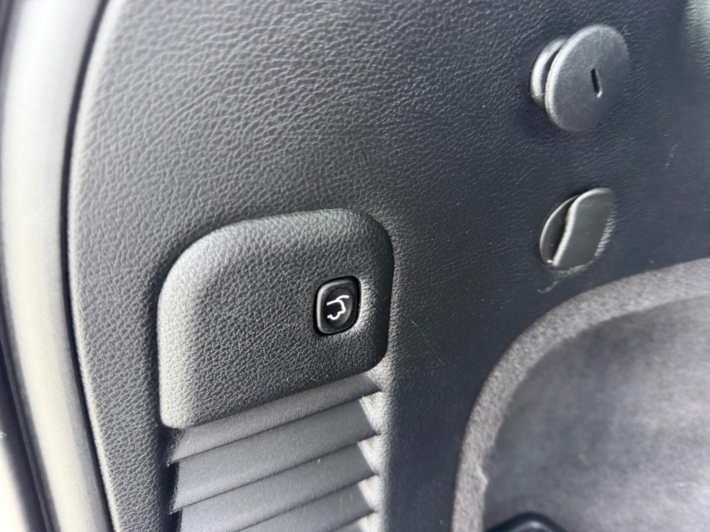 Jeep Grand Cherokee Vehicle Full-screen Gallery Image 6