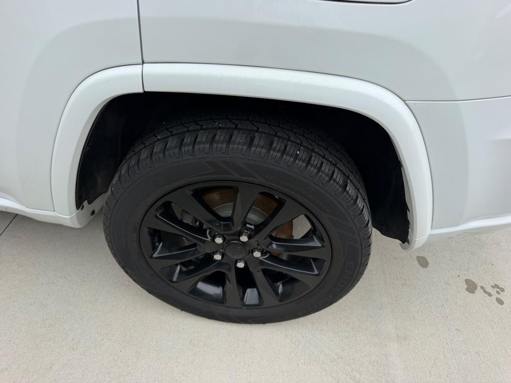 Jeep Grand Cherokee Vehicle Full-screen Gallery Image 7