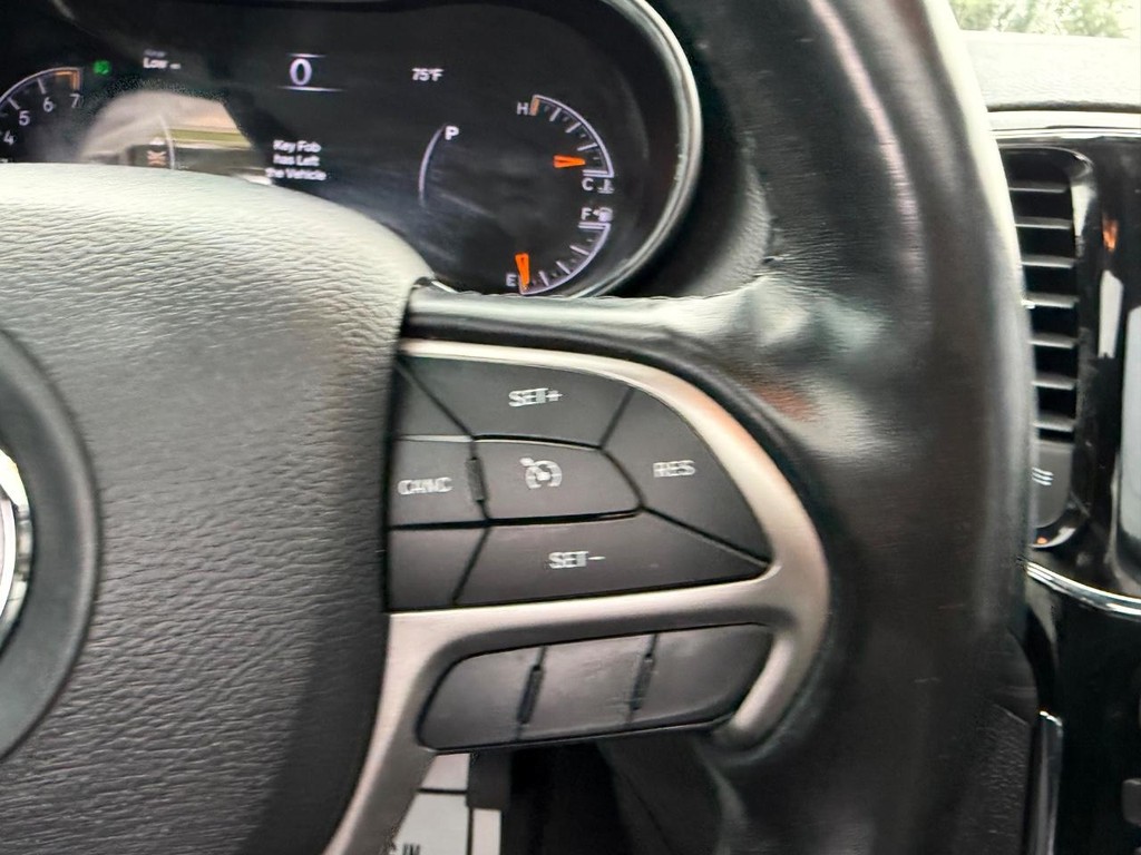 Jeep Grand Cherokee Vehicle Full-screen Gallery Image 13
