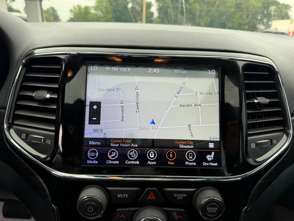 Jeep Grand Cherokee Vehicle Full-screen Gallery Image 14
