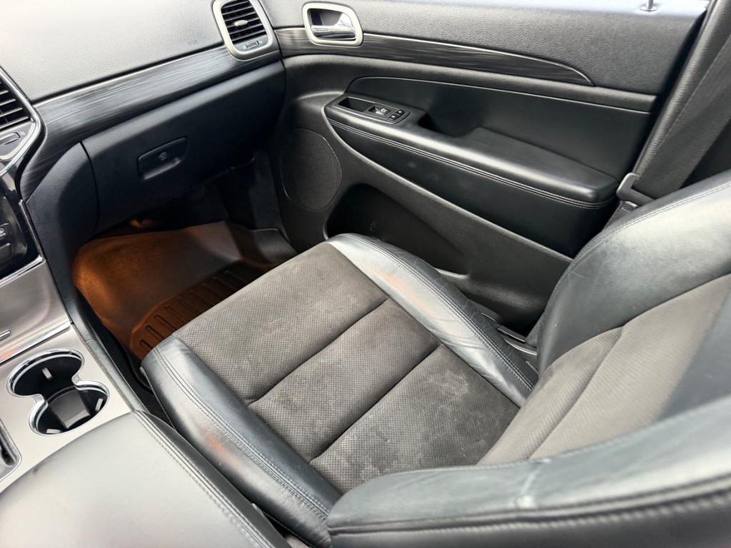Jeep Grand Cherokee Vehicle Full-screen Gallery Image 17