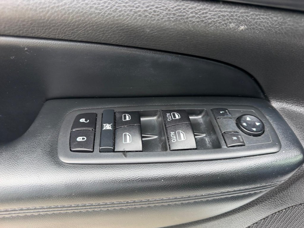 Jeep Grand Cherokee Vehicle Full-screen Gallery Image 18