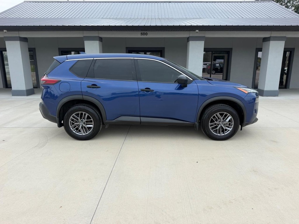 Nissan Rogue Vehicle Full-screen Gallery Image 2