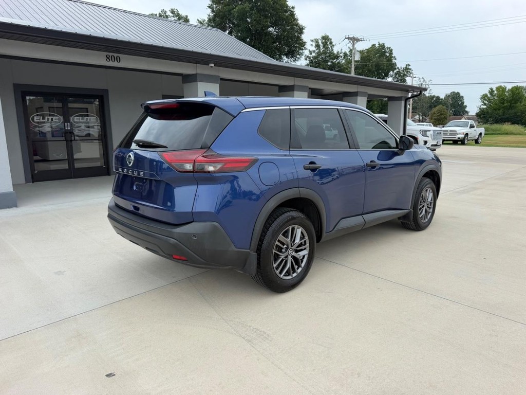 Nissan Rogue Vehicle Full-screen Gallery Image 3